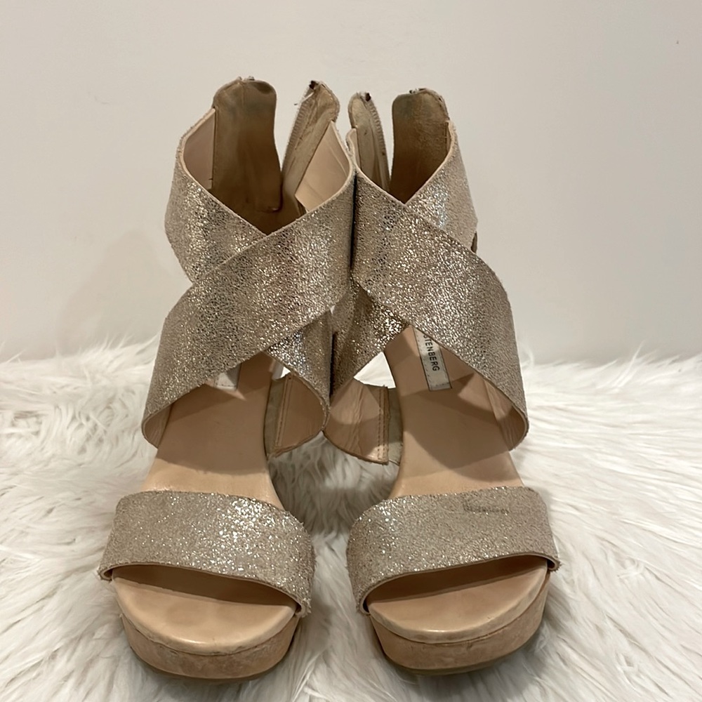DIANE von FURSTENBERG light gold ‘Opal’ wedge sandal. Gorgeous! Size 7.